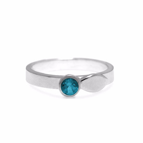 Spring ring in sterling silver and gemstone