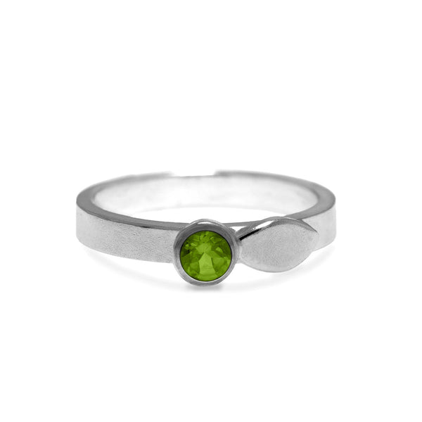Spring ring in sterling silver and gemstone