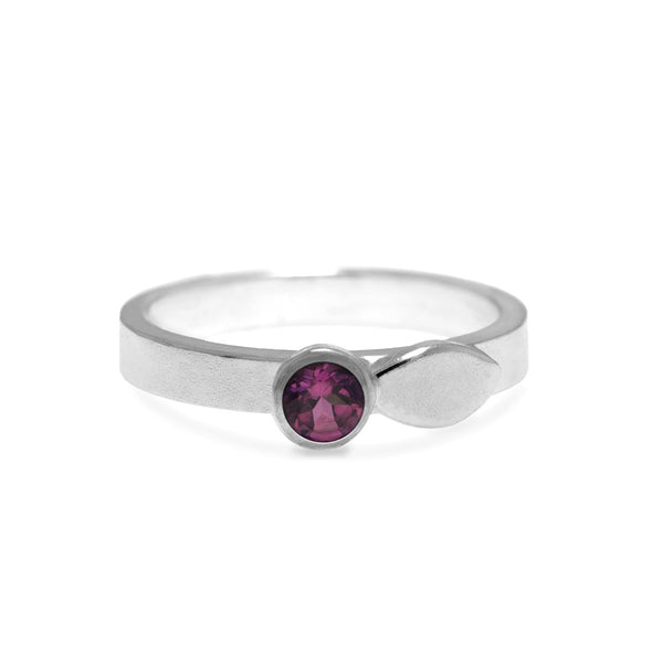 Spring ring in sterling silver and gemstone