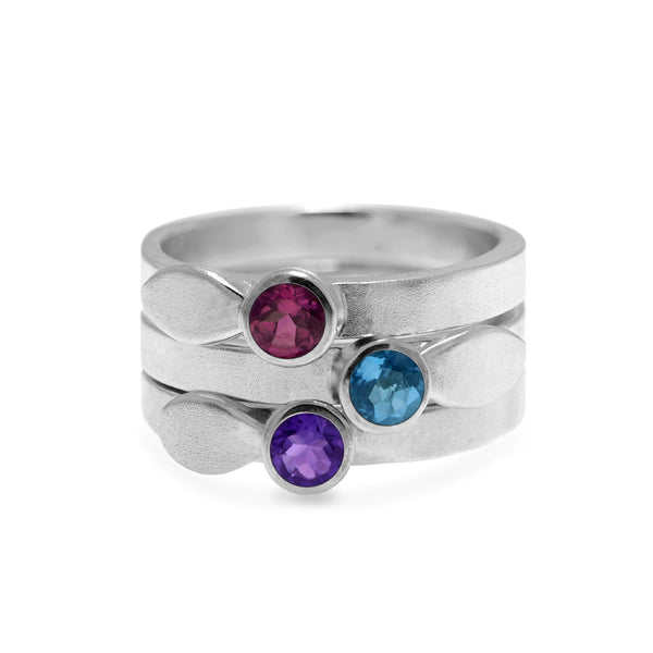 Spring ring in sterling silver and gemstone