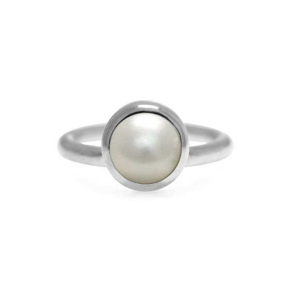 Sterling silver pearl solo ring