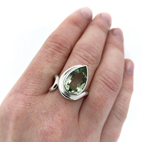 Entwine statement ring in sterling silver and green quartz - ready to wear