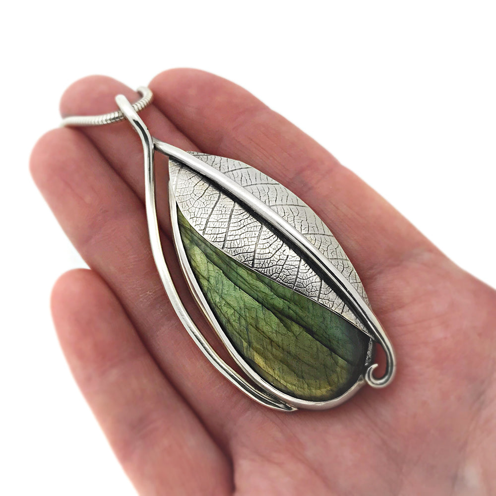 Sweeping leaf pendant with teardrop labradorite